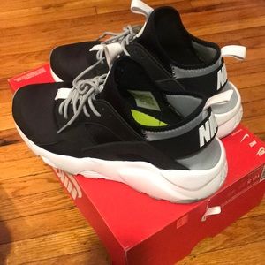 Slightly Used Nike Huarache Run Ultra  No 📦 Box
